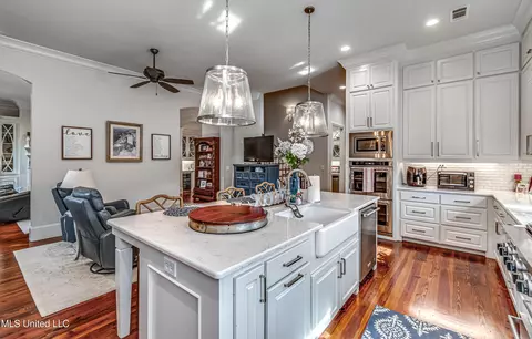 Kitchen - 142 Latter Rayne Dr, Flowood, MS 39232 photo 4 of 7