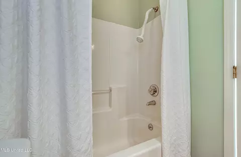 Bath - 3041 Windwood Cir, Flowood, MS 39232 photo 5 of 5