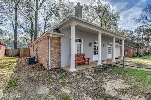 Exterior - 3041 Windwood Cir, Flowood, MS 39232 photo 5 of 15