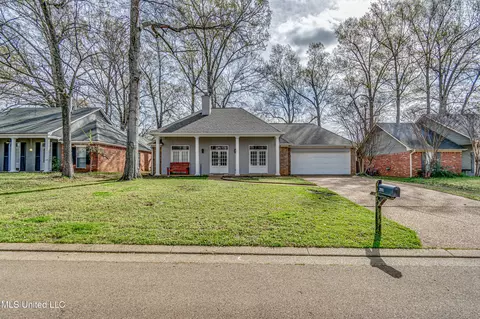 Exterior - 3041 Windwood Cir, Flowood, MS 39232 photo 2 of 15