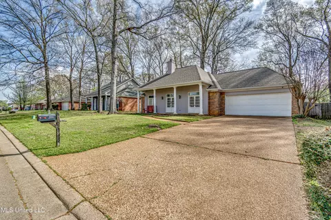 Exterior - 3041 Windwood Cir, Flowood, MS 39232 photo 4 of 15