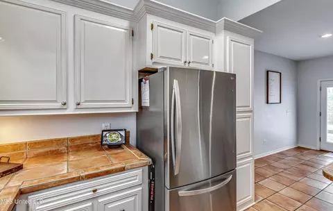 Kitchen - 3041 Windwood Cir, Flowood, MS 39232 photo 5 of 5