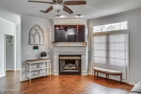 Living - 3041 Windwood Cir, Flowood, MS 39232 photo 2 of 2