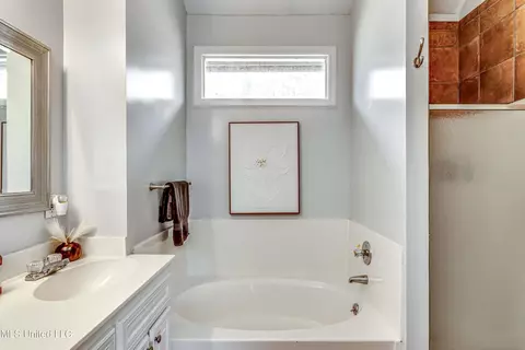 Bath - 3041 Windwood Cir, Flowood, MS 39232 photo 3 of 5