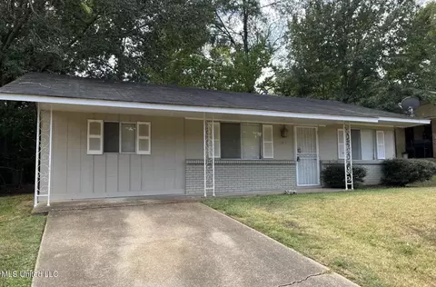 5585 Queen Eleanor Ln, Jackson, MS 39209