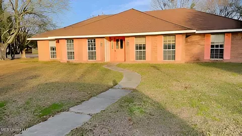 1504 Roswell St, Pascagoula, MS 39581