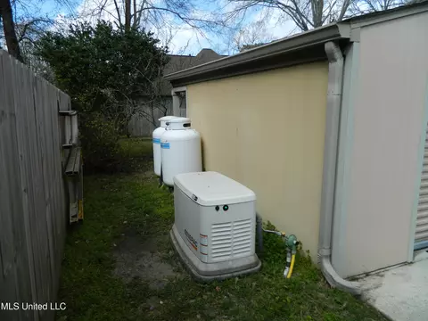 Exterior - 7918 Ewa Ct, Diamondhead, MS 39525 photo 8 of 14