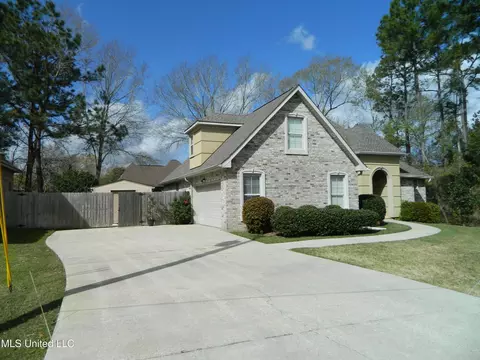 Exterior - 7918 Ewa Ct, Diamondhead, MS 39525 photo 4 of 14