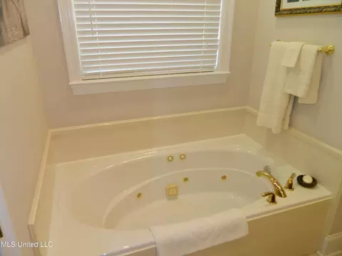 Bath - 7918 Ewa Ct, Diamondhead, MS 39525 photo 4 of 7