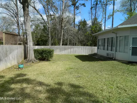 Exterior - 7918 Ewa Ct, Diamondhead, MS 39525 photo 12 of 14