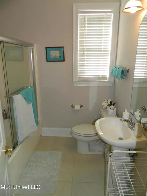 Bath - 7918 Ewa Ct, Diamondhead, MS 39525 photo 7 of 7