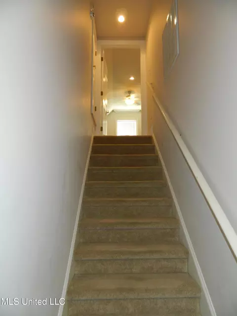 Entry Way - 7918 Ewa Ct, Diamondhead, MS 39525 photo 2 of 2