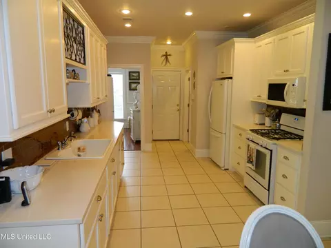 Kitchen - 7918 Ewa Ct, Diamondhead, MS 39525 photo 2 of 2