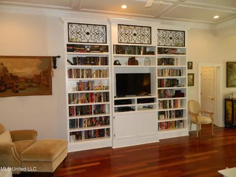 Living - 7918 Ewa Ct, Diamondhead, MS 39525 photo 6 of 6