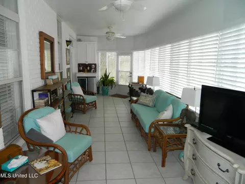 Exterior - 7918 Ewa Ct, Diamondhead, MS 39525 photo 5 of 14