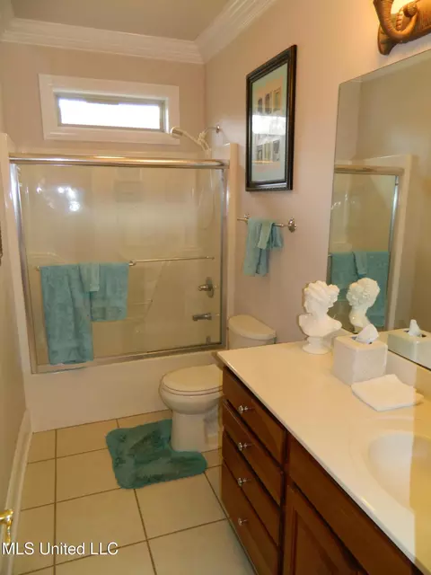 Bath - 7918 Ewa Ct, Diamondhead, MS 39525 photo 6 of 7