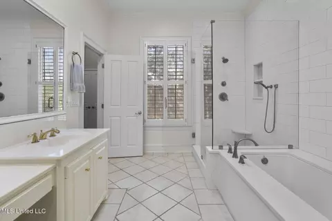 Bath - 1922 E Northside Dr, Jackson, MS 39211 photo 3 of 4