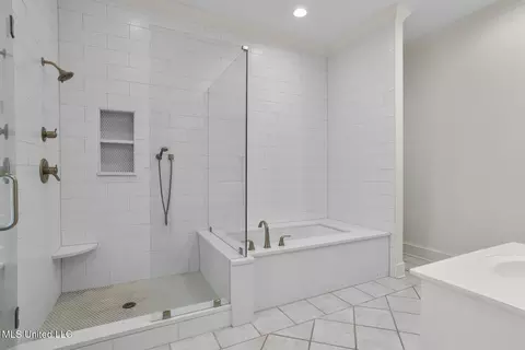 Bath - 1922 E Northside Dr, Jackson, MS 39211 photo 1 of 4