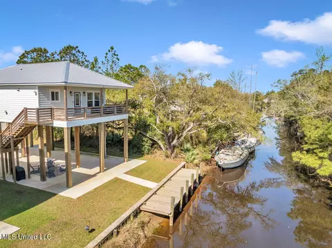 4040 Cardinal St, Bay Saint Louis, MS 39520