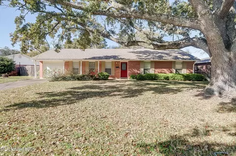 1736 Thomas Jefferson Dr, Biloxi, MS 39531