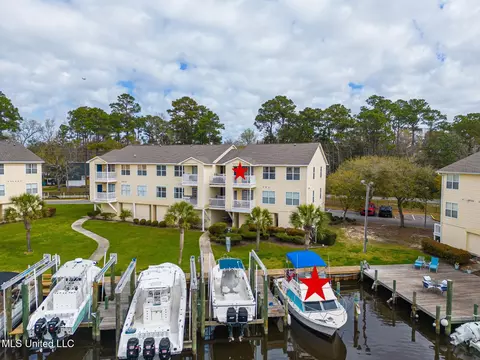 2421 Beachview #C2, Ocean Springs, MS 39564