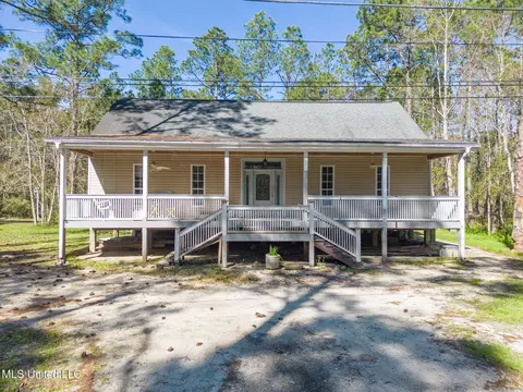 7381 Bayside Dr, Bay Saint Louis, MS 39520
