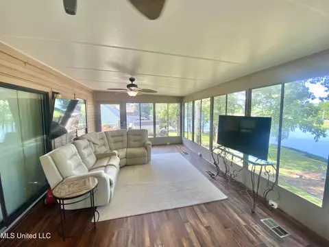 4858 Victoria Dr, Nesbit, MS 38651 photo 9