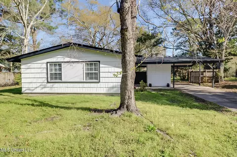 2215 Paul Harvey Ave, Pascagoula, MS 39567