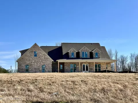 5225 Deerwood Crossing Dr, Lake Cormorant, MS 38641