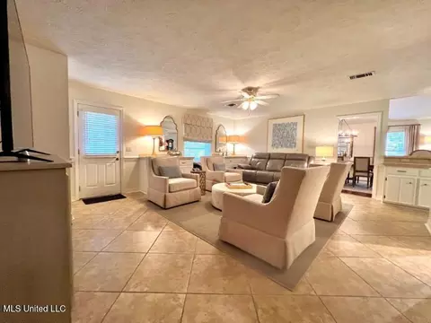 40 Avery Cir, Jackson, MS 39211 photo 8
