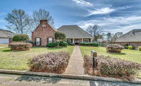 327 Eastridge Dr, Brandon, MS 39042