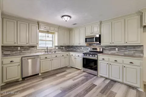 Kitchen - 107 Martha Ln, Brandon, MS 39042 photo 1 of 2