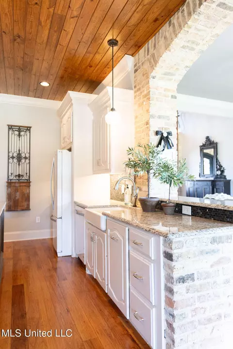 Kitchen - 134 Burne Run, Madison, MS 39110 photo 7 of 11