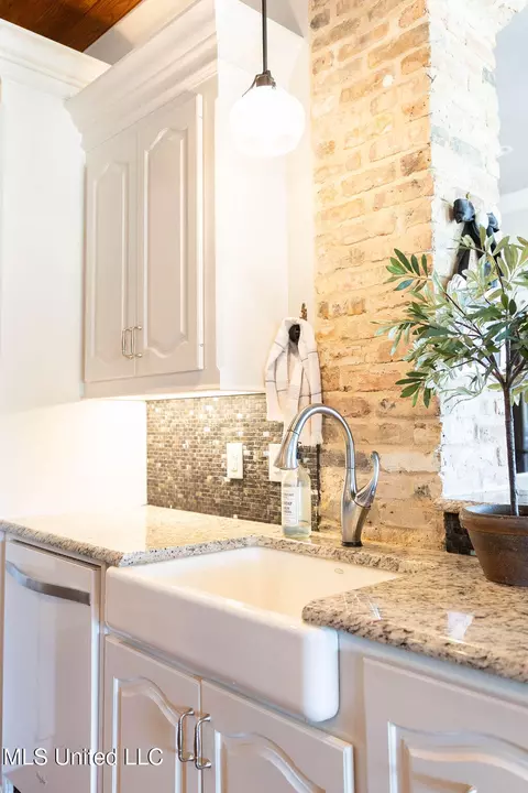 Kitchen - 134 Burne Run, Madison, MS 39110 photo 8 of 11