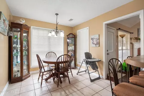 Dining - 1405 Holly Springs Rd, Hernando, MS 38632 photo 2 of 2