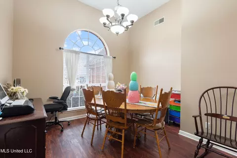 Dining - 1405 Holly Springs Rd, Hernando, MS 38632 photo 1 of 2