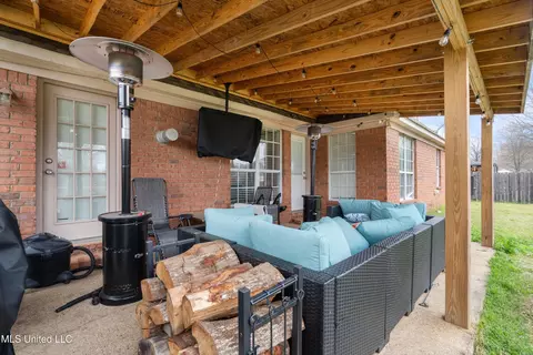 Exterior - 1405 Holly Springs Rd, Hernando, MS 38632 photo 4 of 6