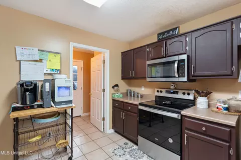 Kitchen - 1405 Holly Springs Rd, Hernando, MS 38632 photo 3 of 3