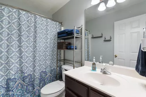 Bath - 1405 Holly Springs Rd, Hernando, MS 38632 photo 2 of 2