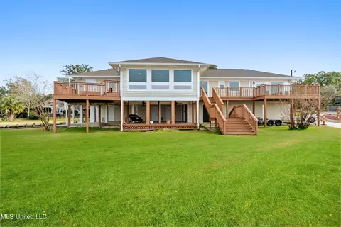 2562 Mercedes Dr, Biloxi, MS 39531