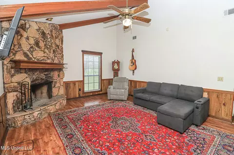 Living - 707 Endris Rd, Canton, MS 39046 photo 1 of 3