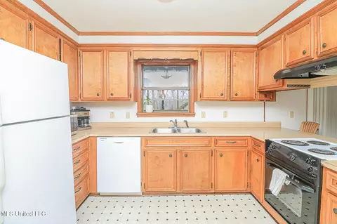 Kitchen - 707 Endris Rd, Canton, MS 39046 photo 2 of 4