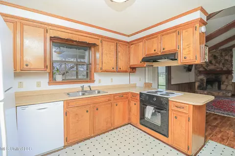 Kitchen - 707 Endris Rd, Canton, MS 39046 photo 1 of 4