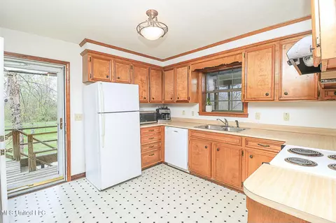 Kitchen - 707 Endris Rd, Canton, MS 39046 photo 4 of 4