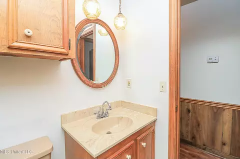 Bath - 707 Endris Rd, Canton, MS 39046 photo 1 of 6