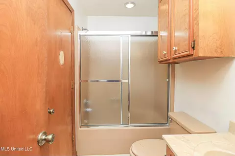 Bath - 707 Endris Rd, Canton, MS 39046 photo 2 of 6
