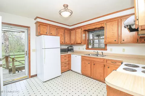 Kitchen - 707 Endris Rd, Canton, MS 39046 photo 3 of 4