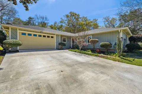 7832 Loa Pl, Diamondhead, MS 39525