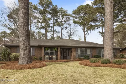 5410 Charter Oak Pl, Jackson, MS 39211