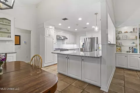 Kitchen - 5410 Charter Oak Pl, Jackson, MS 39211 photo 3 of 4